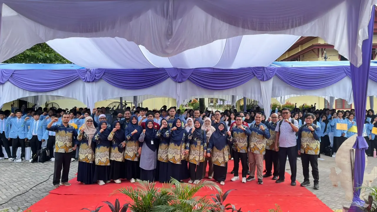 Mahasiswa baru Jurusan Ilmu Komputer FMIPA Universitas Riau mengikuti kegiatan PKKMB bersama pimpinan jurusan dan para dosen